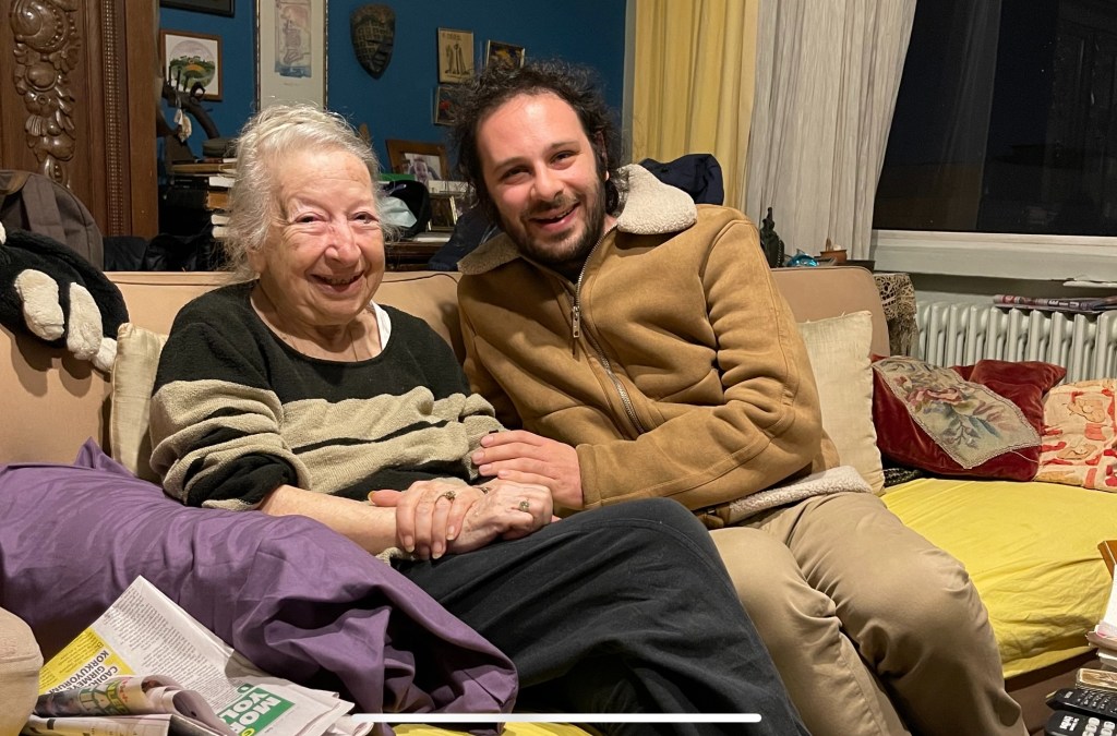 Sinema Oyuncusu Esin Eden’le Röportaj: “Ailem yemek kültürlerini her gittikleri ülkeye taşımıştı!”